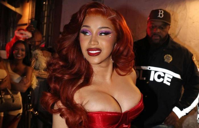 Cardi B lascia il segno ad Halloween 2024 con il costume da Jessica Rabbit: guarda il look sexy!