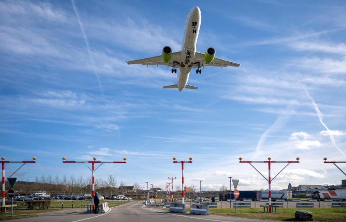 Aviazione: equipaggi a basso costo per gli svizzeri