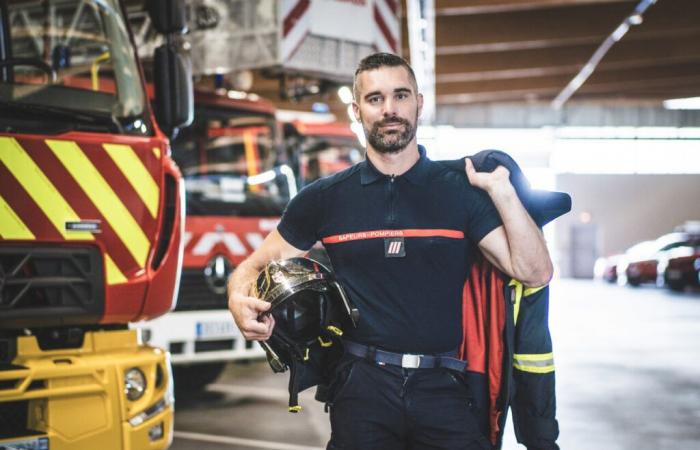 il pompiere rivela in un libro il peso dell’uniforme