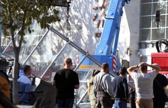 Crolla il tetto della stazione ferroviaria di Novi Sad, in Serbia, uccidendo almeno otto persone