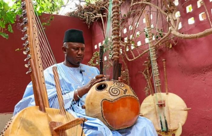 Ablaye Cissoko, il virtuoso della kora, cresciuto come cavaliere delle arti e delle lettere di Francia