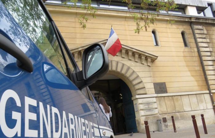 sua moglie si rifiuta di mettere la biancheria in lavatrice, lui la picchia e le fa saltare i denti