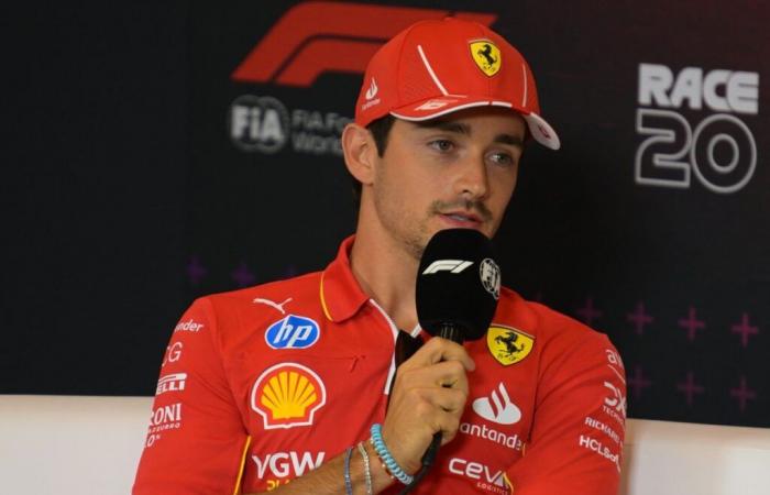 Leclerc multato dalla FIA per aver imprecato durante la conferenza stampa della F1