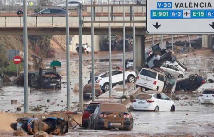 Nelle notizie: alluvioni in Spagna e campagna elettorale negli Stati Uniti