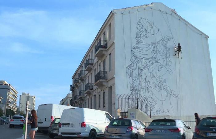 Tre cose da sapere sul gigantesco affresco a sostegno di SOS Méditerranée sul “muro Zidane” a Marsiglia