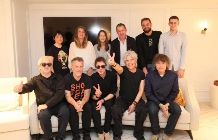 Prima degli NRJ Music Awards questo venerdì sera, il leggendario gruppo Indochine è andato a incontrare i nostri lettori a Cannes