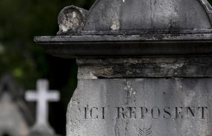 fotografa i cimiteri per preservare la memoria dei nostri antenati