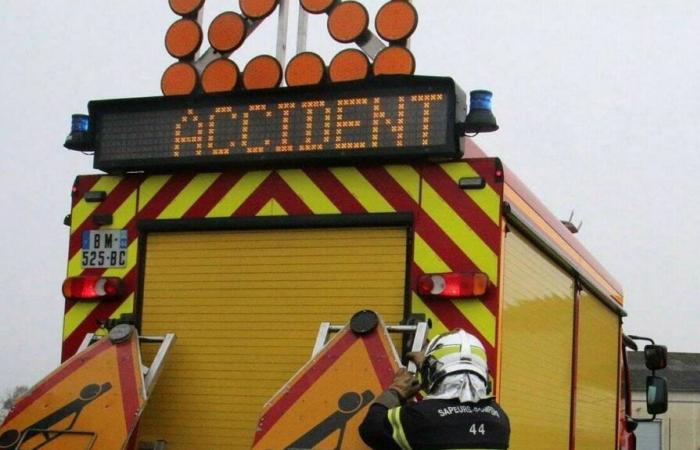 A Eure, tre persone muoiono dopo essersi schiantate con la loro auto contro un blocco di cemento vicino a un casello autostradale