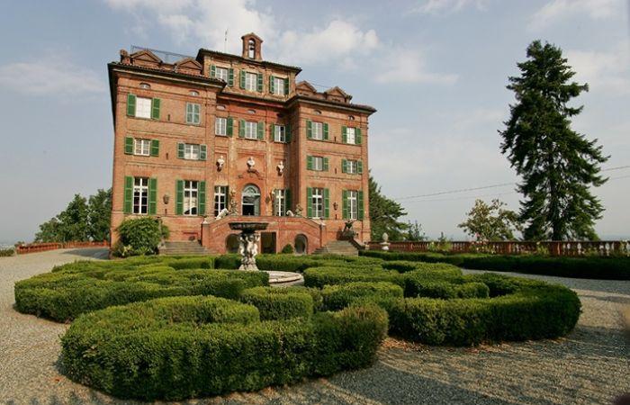 Immobiliare da star: Carla Bruni vende il suo castello in Italia! – Immo attuale