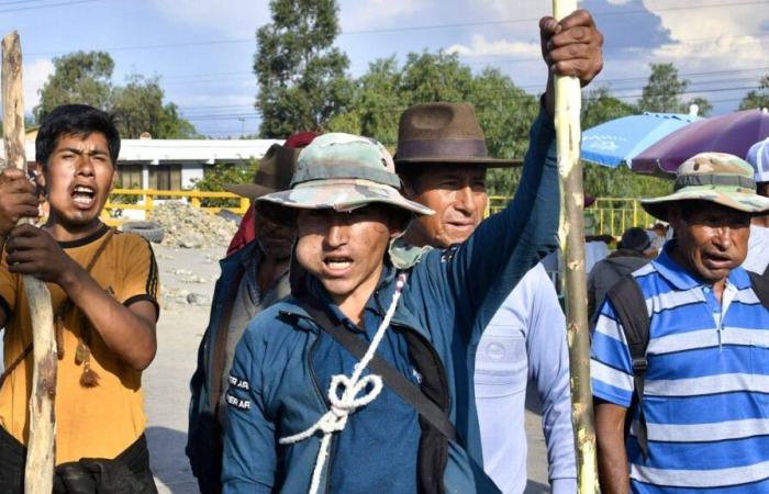 In Bolivia, i sostenitori di Morales prendono in ostaggio i soldati