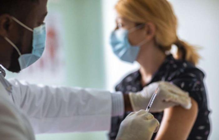 La Francia rinnova la sua doppia campagna di vaccinazione contro l’influenza e il Covid 19