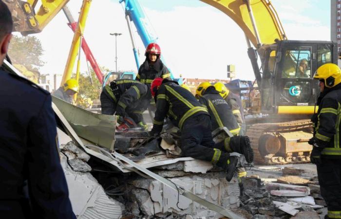 almeno 12 morti nel crollo del tetto della stazione ferroviaria di Novi Sad