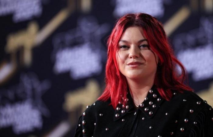 “Chi ha parlato di riproduzione lol?” : Louane reagisce con umorismo dopo la sua esibizione all’NMA