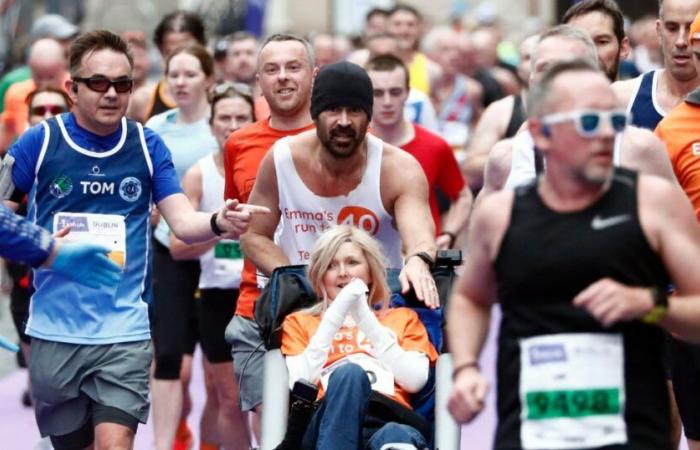 Colin Farrell finisce la maratona spingendo un amico sulla sedia a rotelle