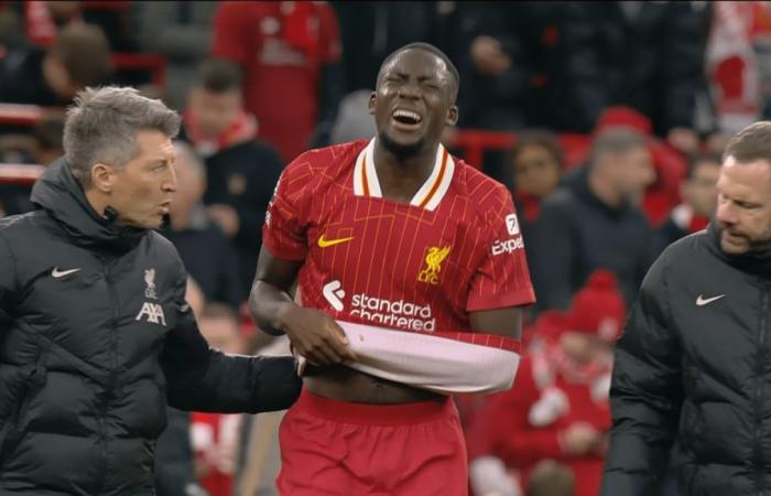 Ibrahima Konate lascia il campo in agonia mentre Arne Slot fornisce aggiornamenti sugli infortuni sulla stella del Liverpool