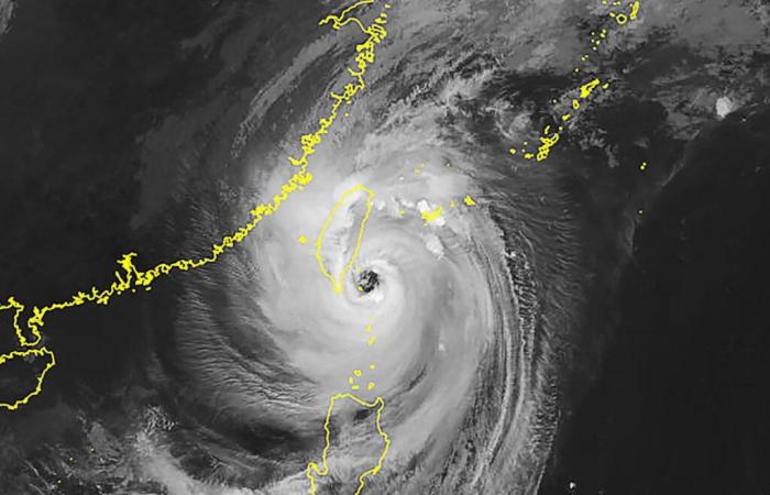 In Giappone, quasi 200.000 residenti hanno chiesto di evacuare dopo le forti piogge