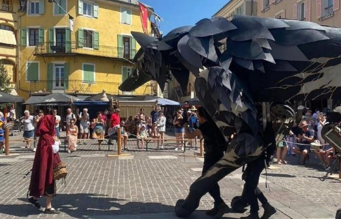 Cos'è questo gigantesco lupo che si stabilirà in un castello, alla periferia di Tolosa?