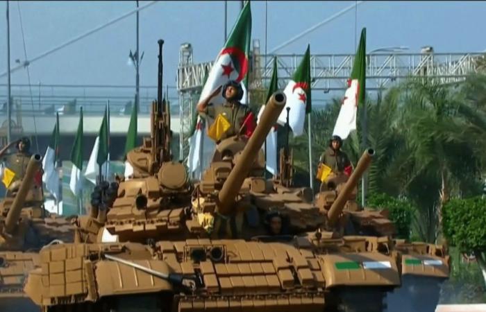 70° anniversario della rivolta in Algeria: un'impressionante parata militare