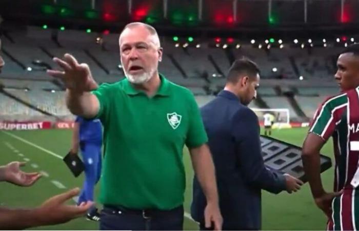 Video: Mano Menezes si arrabbia con Marcelo e annulla la sostituzione