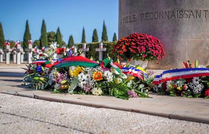 Un omaggio reso ai soldati di Nîmes caduti per la Francia nella piazza militare del cimitero del Pont de Justice