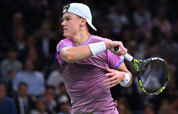 Holger Rune sconfigge Alex de Minaur e avanza a Parigi | Giro dell'ATP