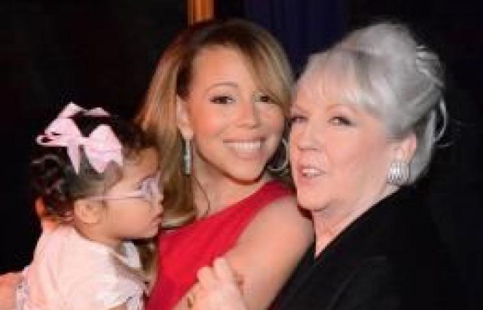 Mariah Carey chiude Halloween e dichiara aperto il periodo natalizio (video)