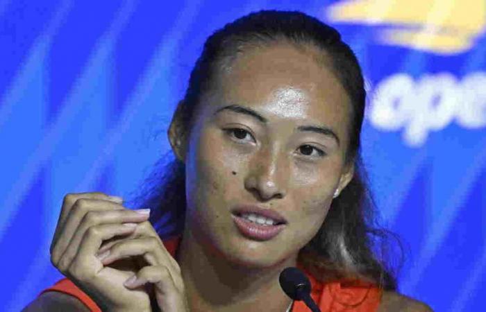 WTA Finals > Qinwen Zheng insiste e firma: “Perché dovrei farmi degli amici nel circuito? Ci sono così tante persone fuori dalla WTA. Vengo qui per competere contro di loro, per vincere la partita”