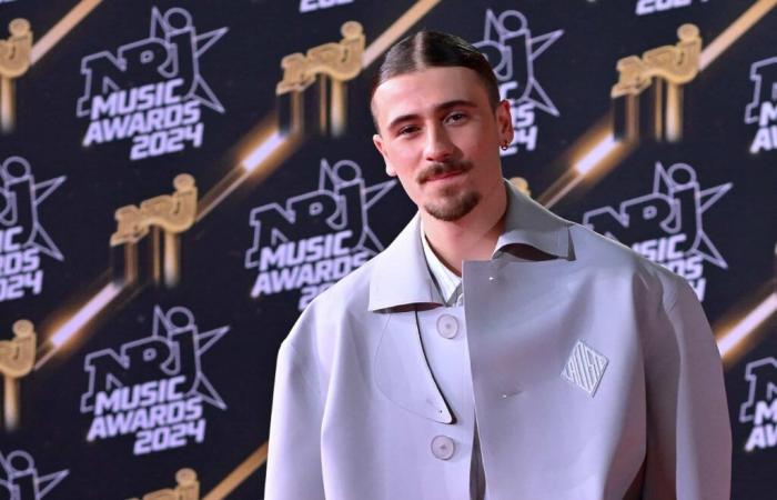 NRJ Music Awards 2024: Pierre Garnier di fronte a un “isterico” alla fine della cerimonia, il cantante non sa più da che parte stare