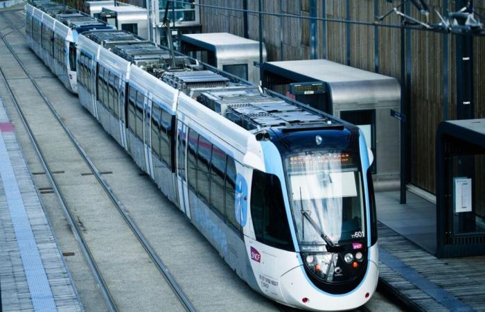 Un bambino di 6 anni investito da un tram, in pericolo di vita