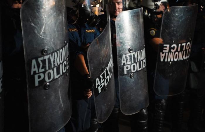 Uomo arrestato dalla polizia antiterrorismo dopo un'esplosione ad Atene