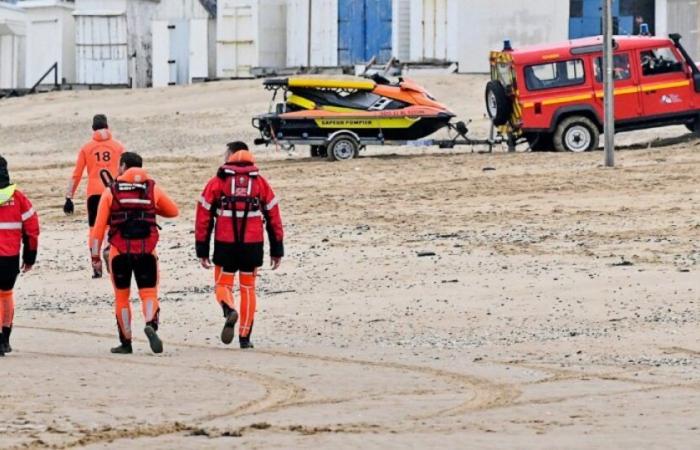 Un'inchiesta aperta dopo il ritrovamento del corpo di un uomo su una spiaggia del Pas-de-Calais: News