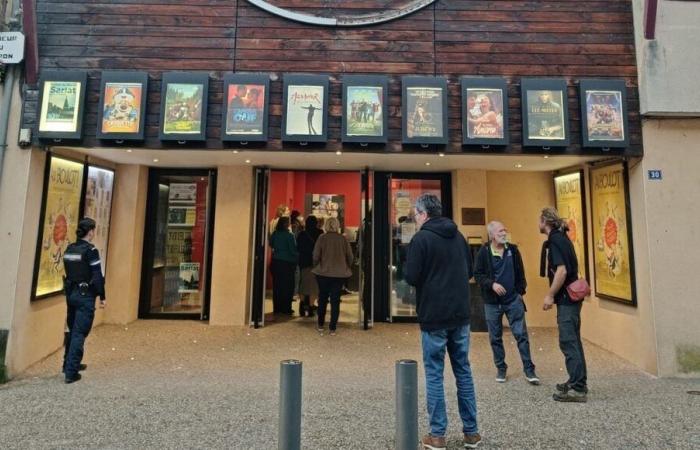 François Ruffin presenta il suo film in anteprima a Sarlat, davanti a diverse centinaia di persone presenti alla proiezione