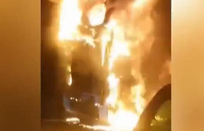 VIDEO. Autobus bruciati, proiettili sparati contro la polizia… un'altra notte di violenza urbana a Rilleux-la-Pape