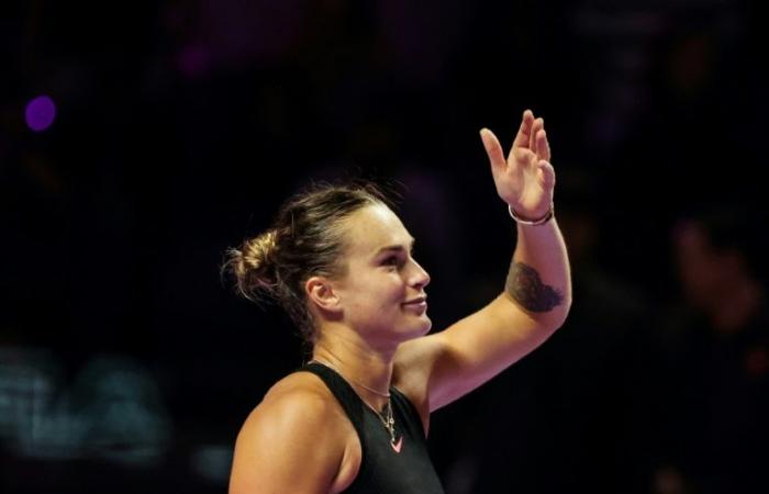 Sabalenka cura il suo ingresso battendo Zheng in due set