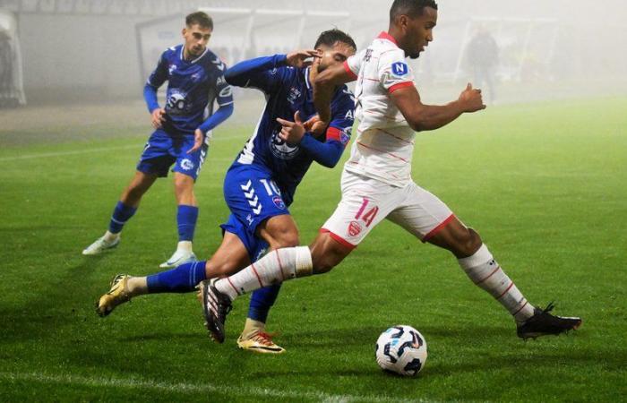 Calcio: il Nîmes Olympique perso nella nebbia a Bourg-en-Bresse