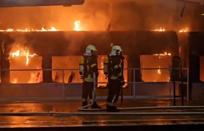 Germania: un treno alla stazione di Berlino prende fuoco