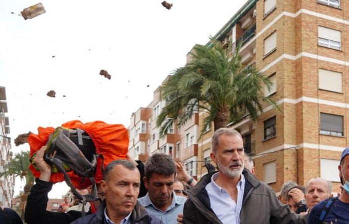 Il re di Spagna Felipe VI afferma di comprendere la rabbia delle vittime dopo la sua movimentata visita vicino a Valencia