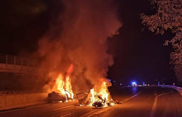 Grande caos sull'autostrada A8 a causa di un grave incidente che ha provocato cinque feriti