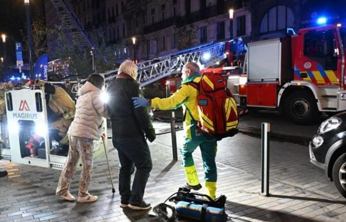 Un incendio devasta un albergo nel centro di Bruxelles: decine di persone evacuate