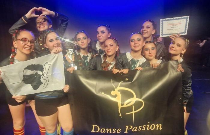 10 giovani corsi vincono la medaglia d'oro al concorso europeo di danza nella categoria tap