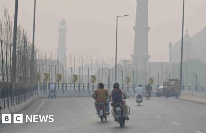 Le scuole chiudono a Lahore perché l'inquinamento raggiunge livelli record