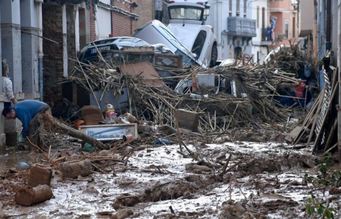 La regione di Valencia è in allerta rossa, i residenti chiedono di tornare a casa