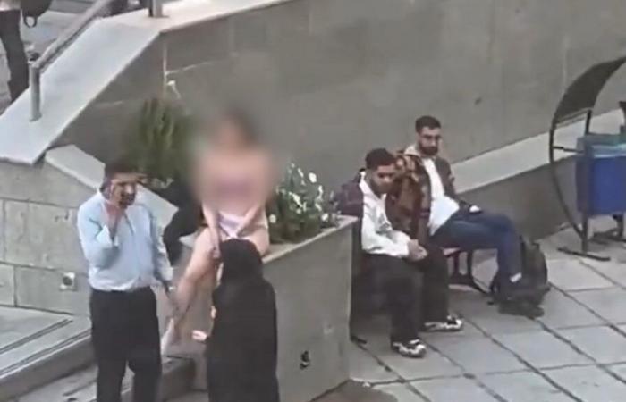 Studente arrestato in Iran dopo essersi spogliato in pubblico per protesta