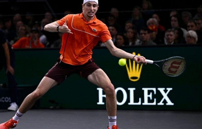 Rolex Paris Masters: indebolito fisicamente, Ugo Humbert crolla nella finale contro Alexander Zverev