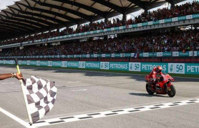 Bagnaia vince il GP della Malesia davanti a Martin, il titolo si deciderà nell'ultimo round