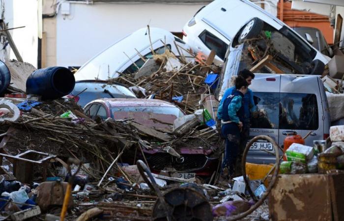 vicino a Valencia, il parcheggio allagato di un centro commerciale suscita tutti i timori