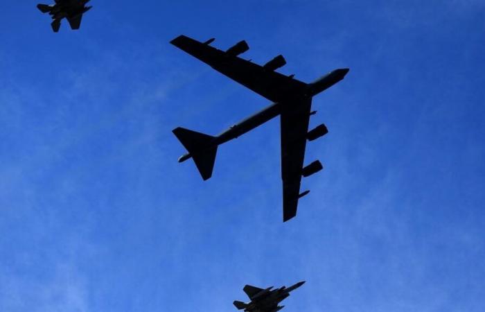 Aerei da combattimento americani B-52 sono arrivati ​​nella regione per allertare l'Iran