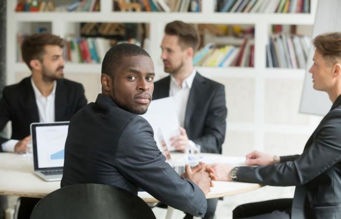 In Francia, i discendenti di genitori nati all’estero o di immigrati africani sono pagati molto meno bene degli altri