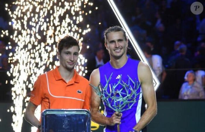 Ugo Humbert si è consolato della sconfitta in finale tra le braccia del suo magnifico compagno, anche lui tennista