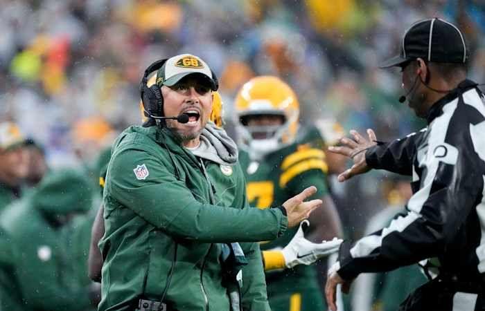 L'allenatore dei Packers sembra urlare parole poco gentili ai Detroit Lions dopo il touchdown